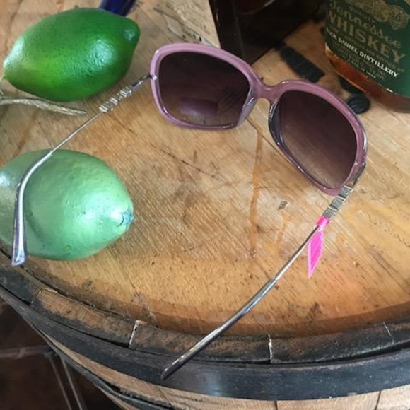 BETSEY JOHNSON Raven Silver Logo UV Sunglasses 28 main image 4